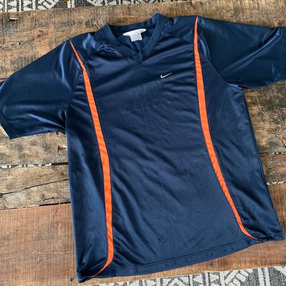 Vintage y2k Nike athletic top. Embroidered swoosh logo front and back.